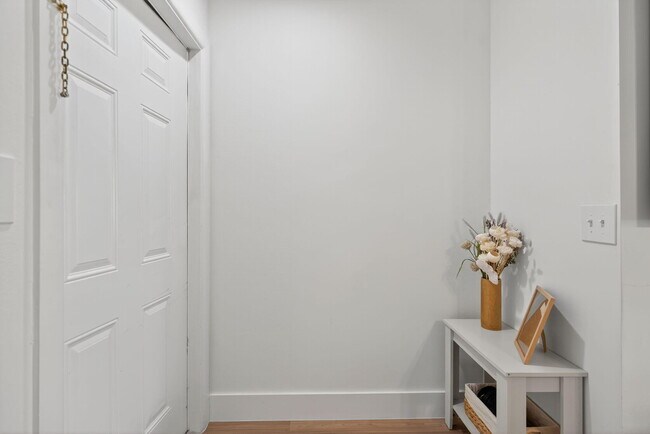 Foto del edificio - 12938 Ellison Wilson Rd