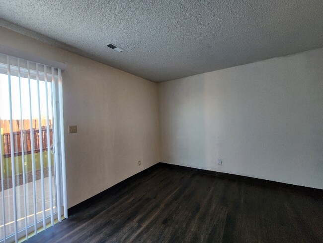 Foto del edificio - 657 E Clarion Dr
