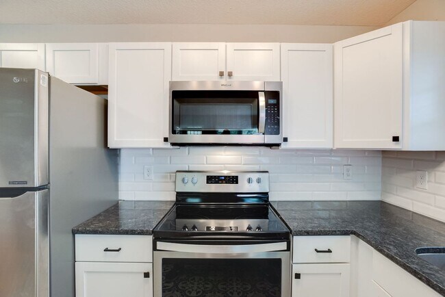 Building Photo - Lavrusik Properties 4316/4318 York Ave S