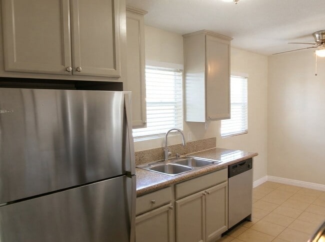 Building Photo - 1490 Naranca Ave