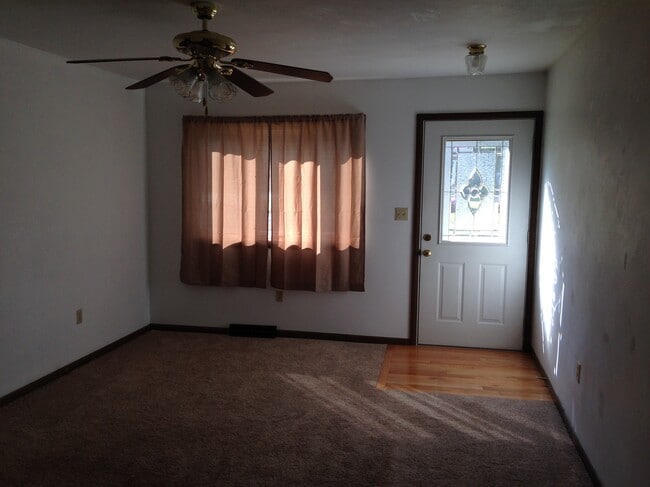 LIVINGROOM - 8595 Kirsch Rd