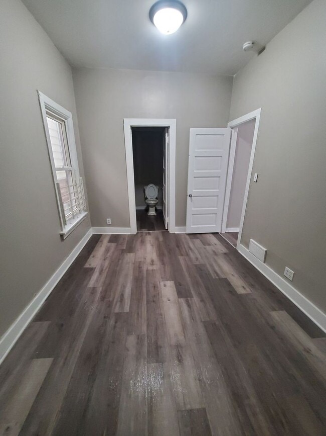 Foto del edificio - 2534 W Chambers St
