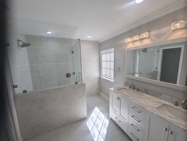 Building Photo - Charming 4 BD Mt. Pleasant Home in Desirab...