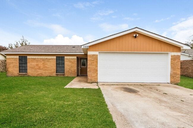 Building Photo - 1108 N Knowles Dr