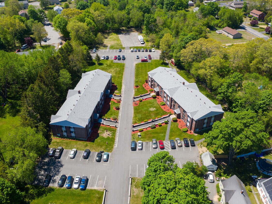 Countryside Estates Apartments in Dracut, MA
