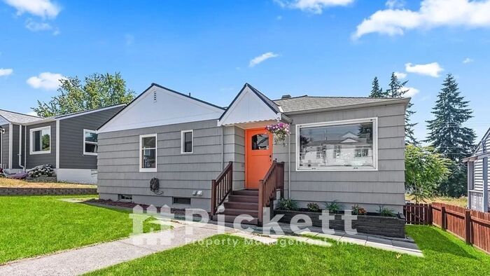 Primary Photo - Charming 3+ Bedroom home in Manette!