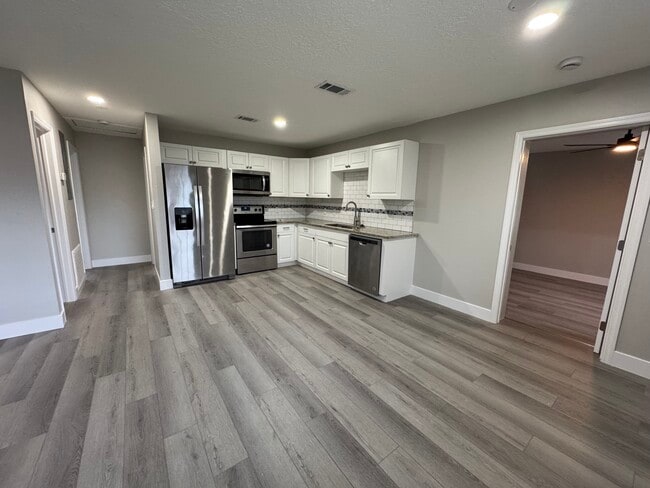 Photo - 555 Cadillac Blvd House