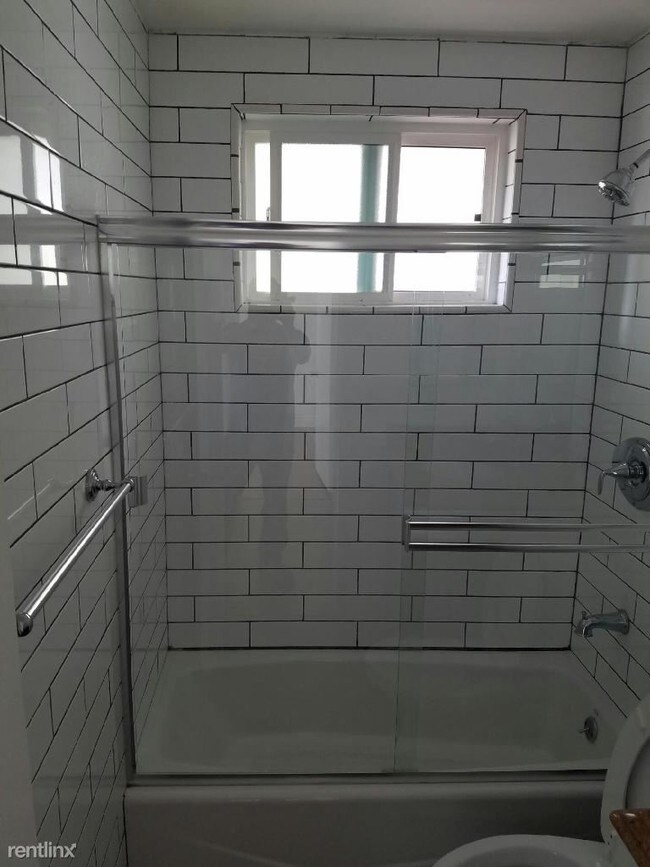 Foto del edificio - 7862 Newman Ave