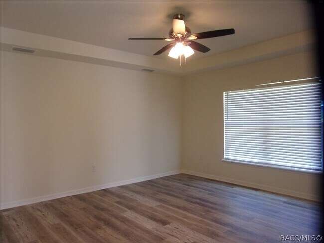 Foto del edificio - 1718 Tuttle St