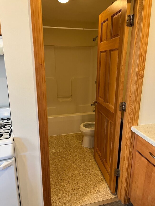 Photo - 998 Washington St #2 House