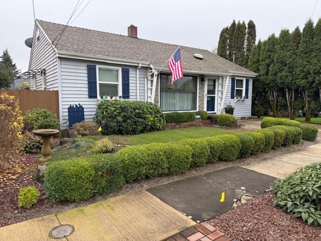 Building Photo - 2 Bedroom 2 Bath Newberg OR 97132 6 Month Lease