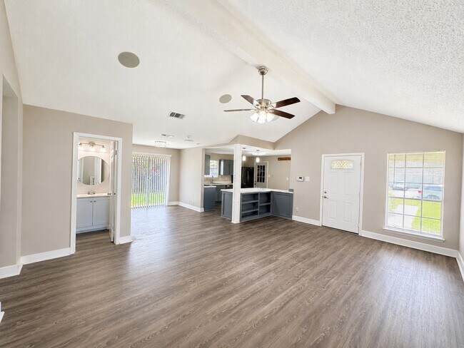 Building Photo - 10806 Parkland Woods Dr