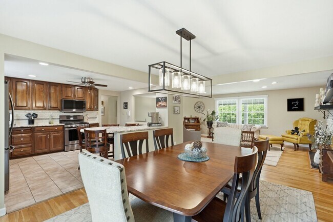 Foto del edificio - 113 Farmingdale Rd
