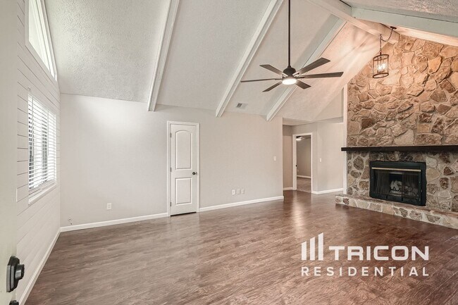 Building Photo - 2 Ironwood Ct