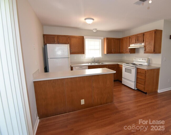Foto del edificio - 8220 Golf Ridge Dr