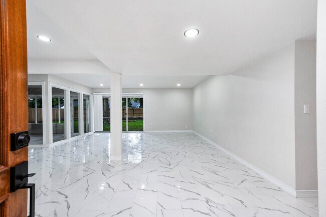 Foto del edificio - 1610 Richvale Ln