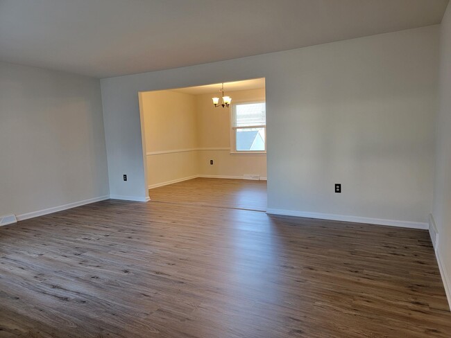 Building Photo - 2209 Harmony Hill Dr