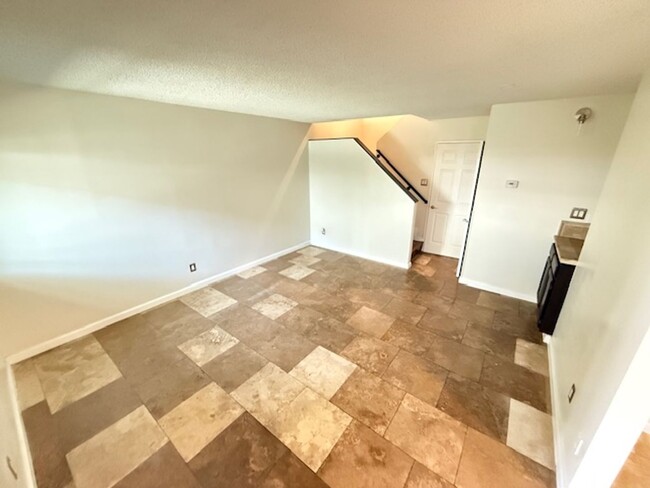 Foto del edificio - Upgraded 3-Bedroom Condo for Rent in Arleta!