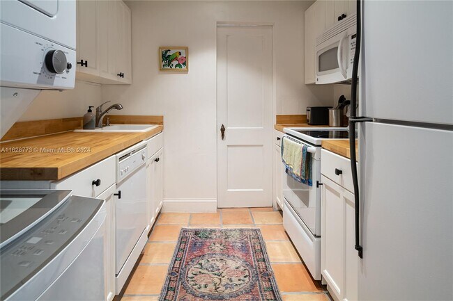 Foto del edificio - 429 NE 73rd St