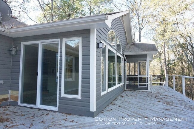 Building Photo - 1379 River Bend Dr