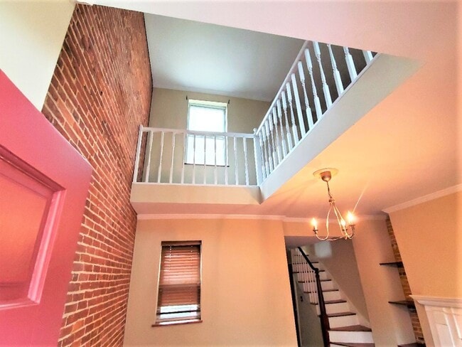 Building Photo - 2104 E Lombard St
