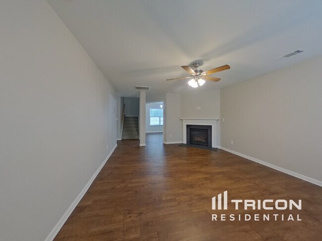 Building Photo - 2423 Dewey Creek Ln