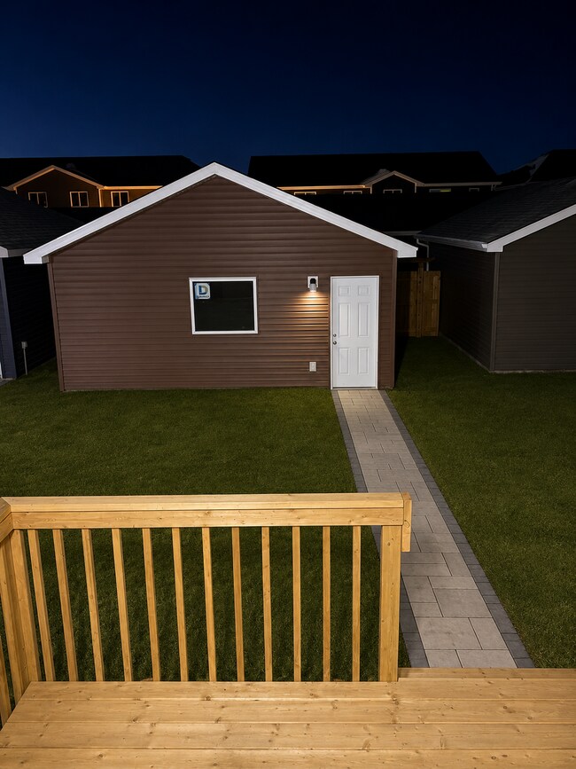 Photo du bâtiment - 16627-16630 30 Ave SW