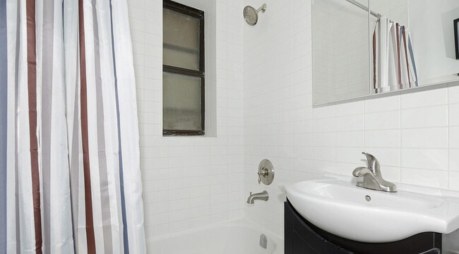 Building Photo - Pleasant Manor