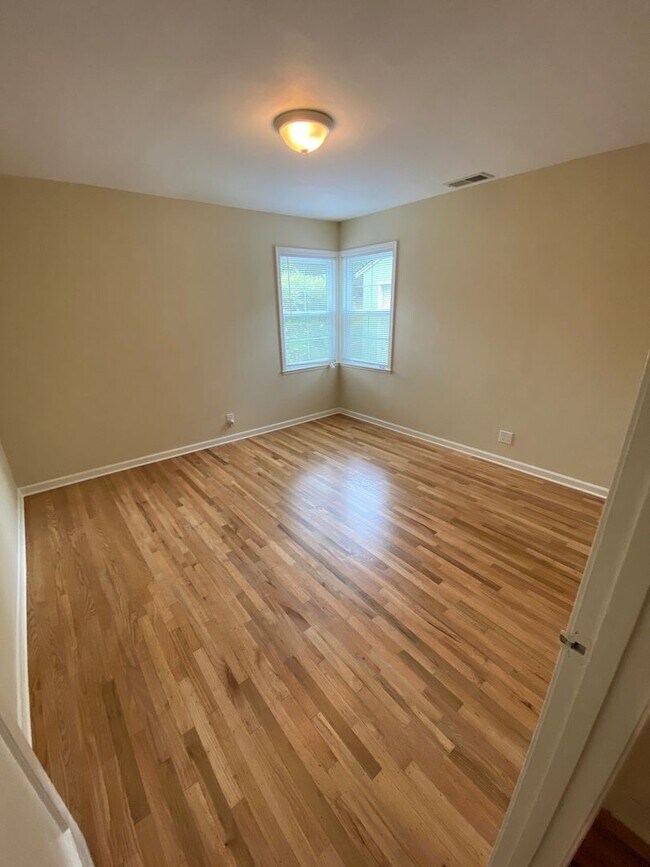 Building Photo - Charming 3 Bed, 1 Bath Home in Menlo Park'...