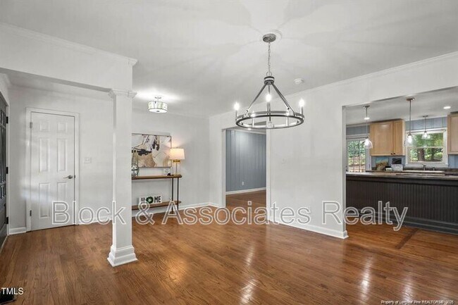 Building Photo - 706 Weavers Ridge Dr