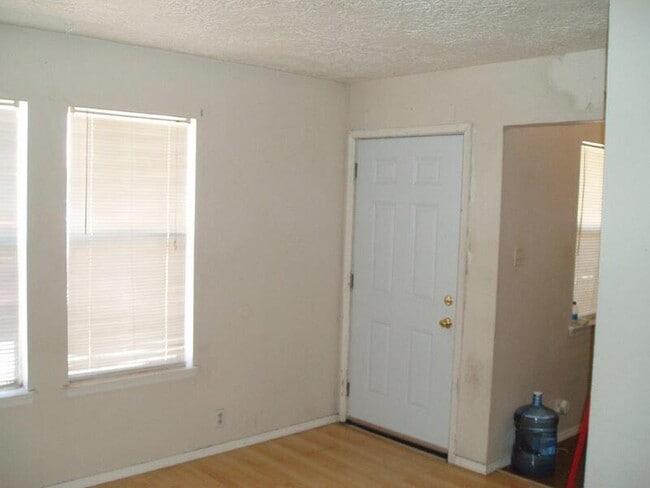 Building Photo - 12400 Hardin Ct NE