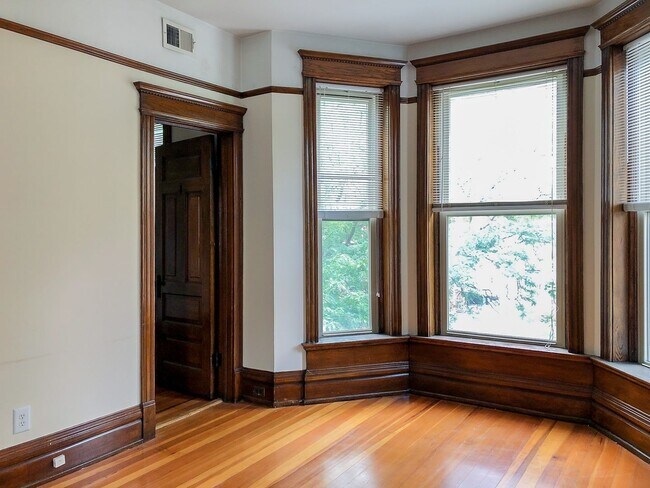 Foto del edificio - 847 W Wellington Ave