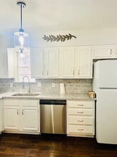 Building Photo - Room in House on E Mona Ave