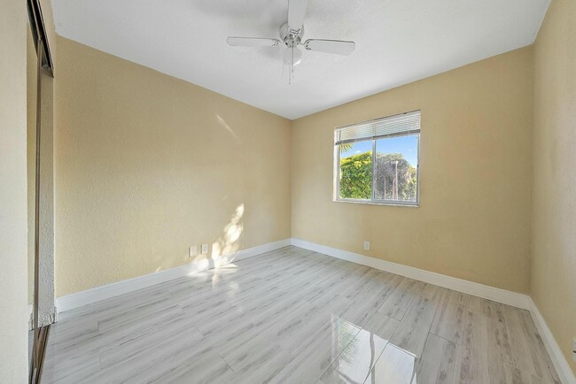 Building Photo - 13 Via de Casas Sur
