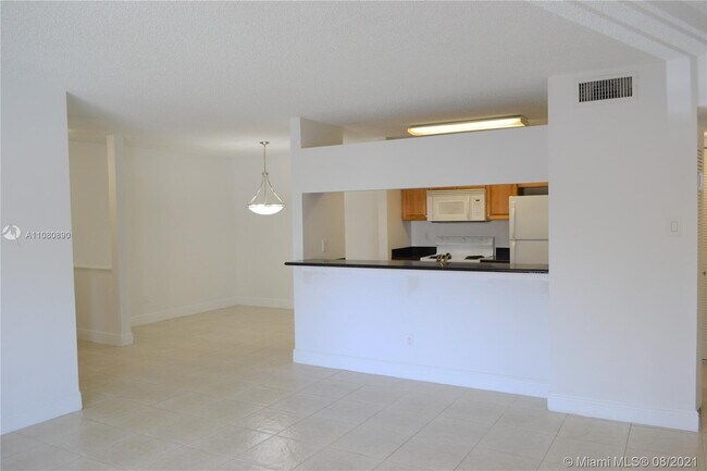 Building Photo - 10520 SW 158th Ct