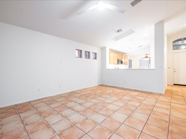 Building Photo - Charming 3 Bedroom Home with Desert Oasis Backyard &  Amenities!