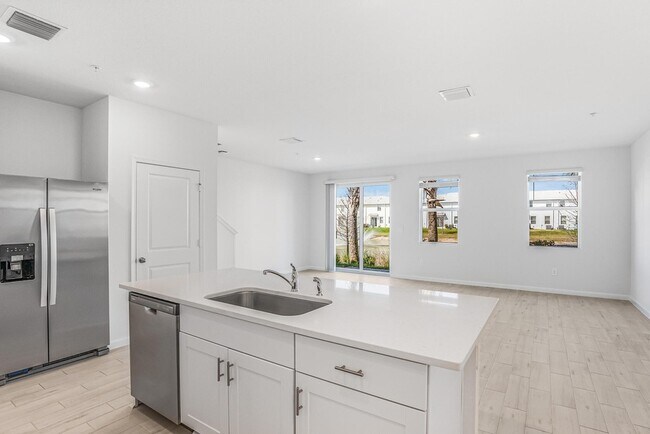 Building Photo - 621 Salisbury Cir