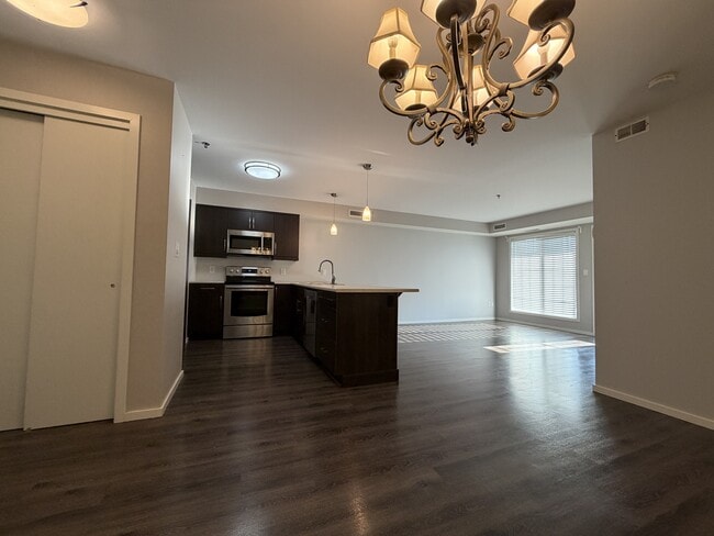 Building Photo - 25-225 Bridgeland Dr N