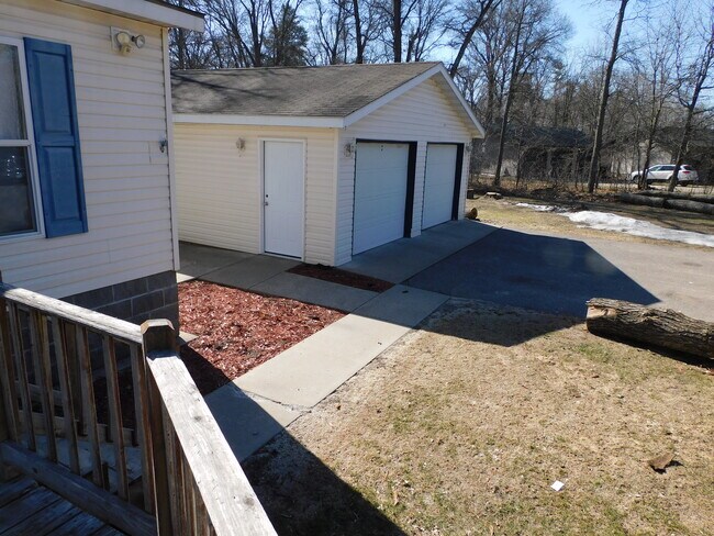 Building Photo - 12826 Oakwood Trail SW