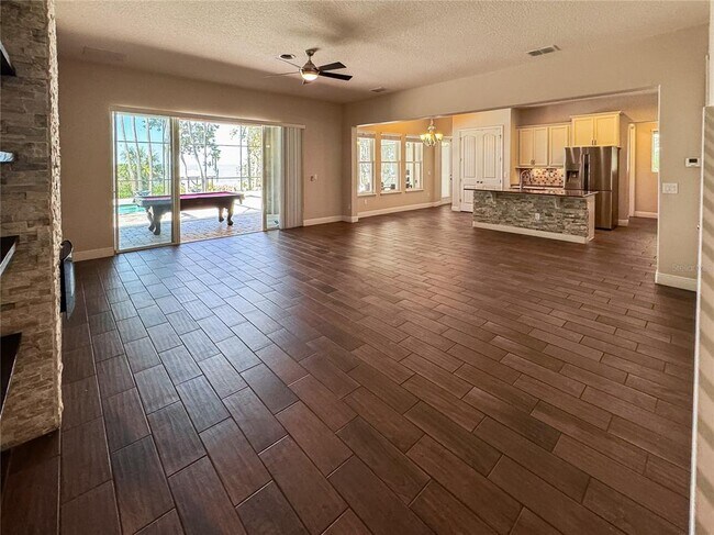 Building Photo - 545 Lake Cove Pointe Cir