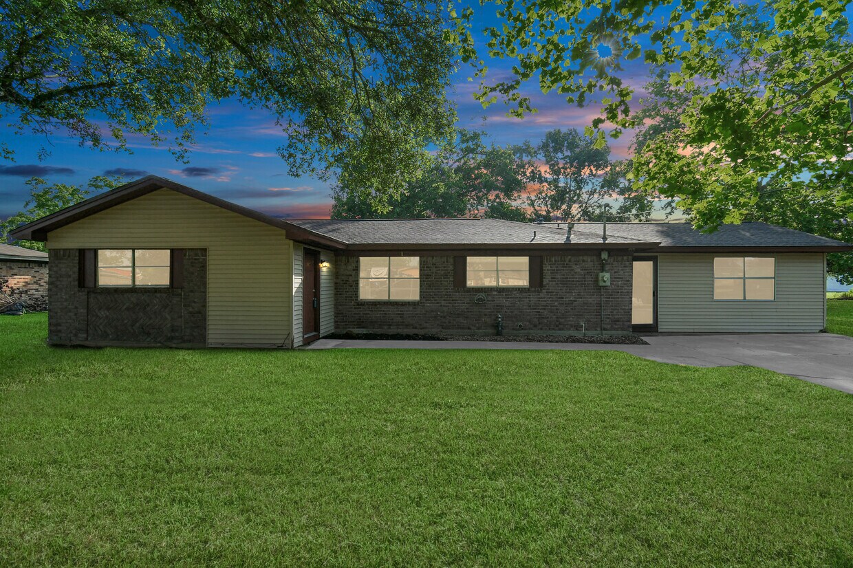 Primary Photo - 3311 County Rd 890