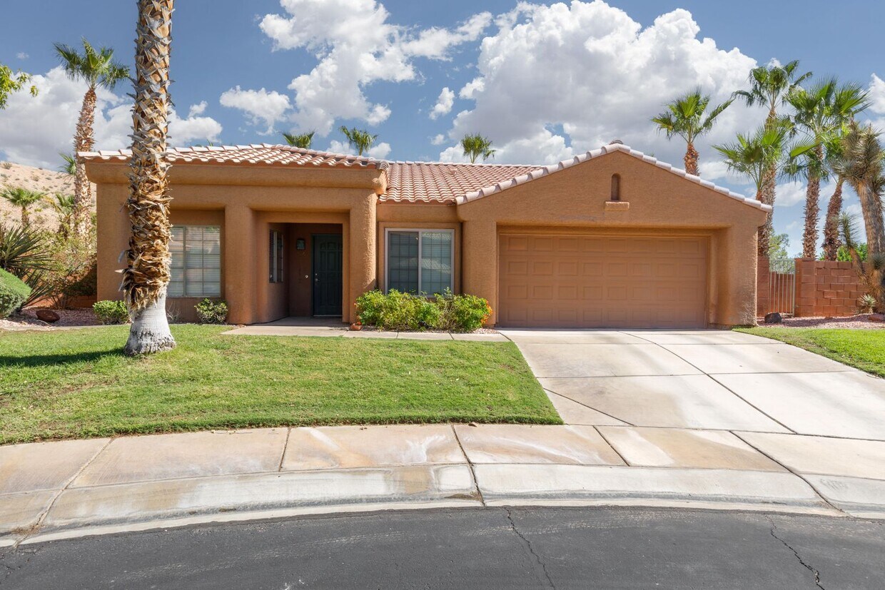 Foto principal - Fully Furnished 3 bedroom, 2 bath home in ...