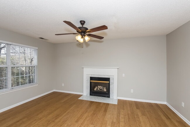 Foto del edificio - 925 Treasure Pl SW