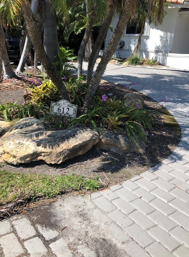 Foto del edificio - 612 Hibiscus Dr