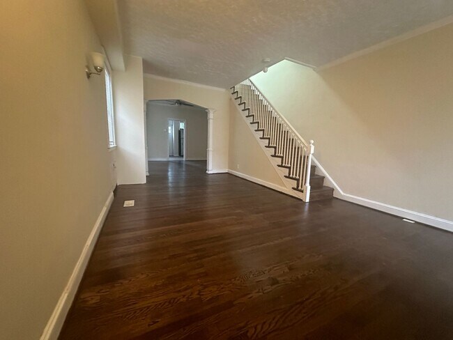 Building Photo - Spacious Three-Bedroom House in Baltimore