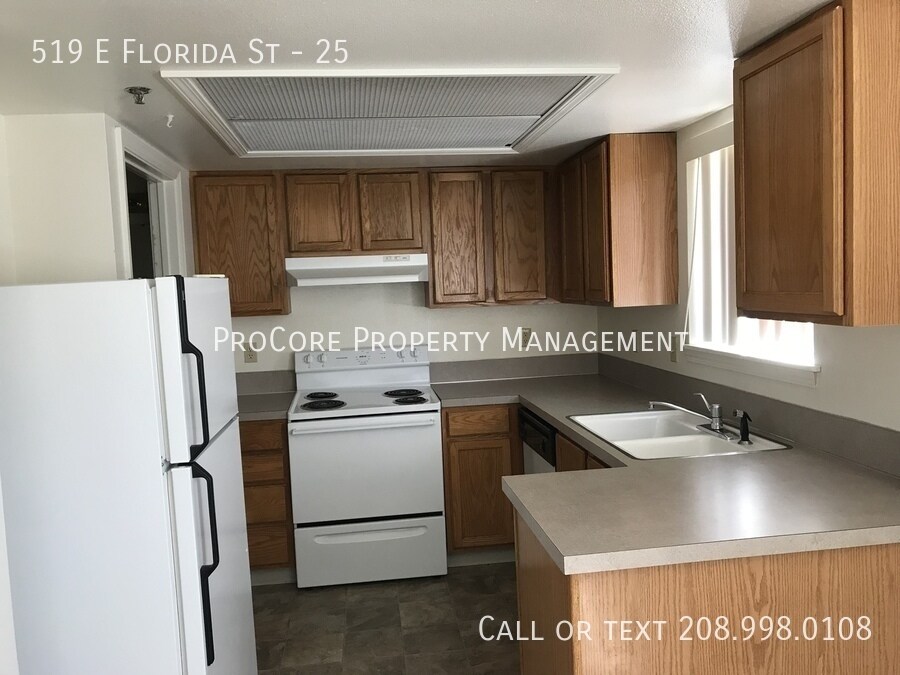Primary Photo - 2 Bed/ 1.5 Bath, Attached Storage Closet, ...