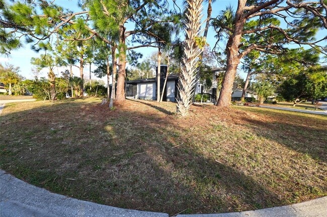 Foto del edificio - 5667 Creekwood Dr