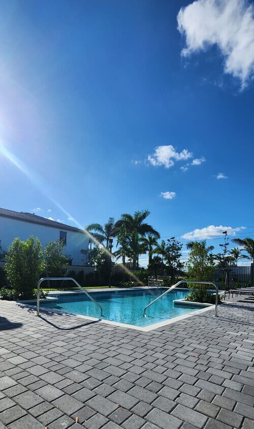 Foto principal - 105 SW 184th Pl