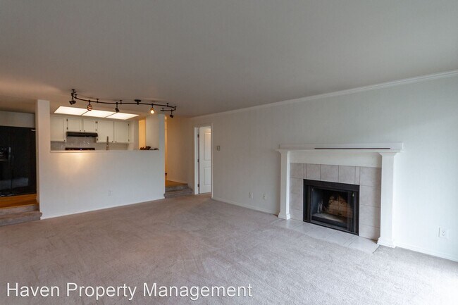 Building Photo - 2 br, 1 bath House - 22211 6th Ave S #205