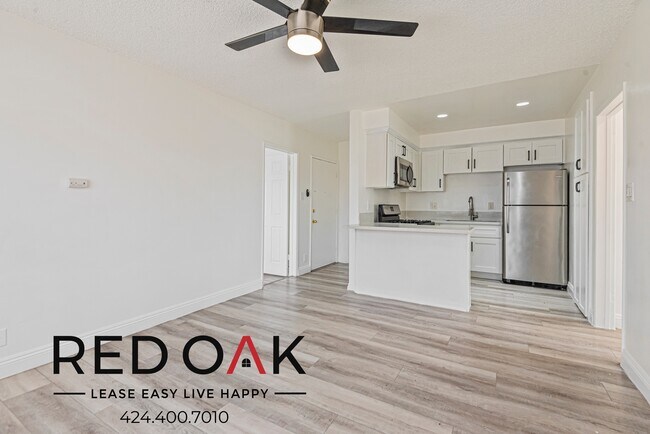 Foto del edificio - ~2 Months FREE~ Stunning Two Bedroom with ...